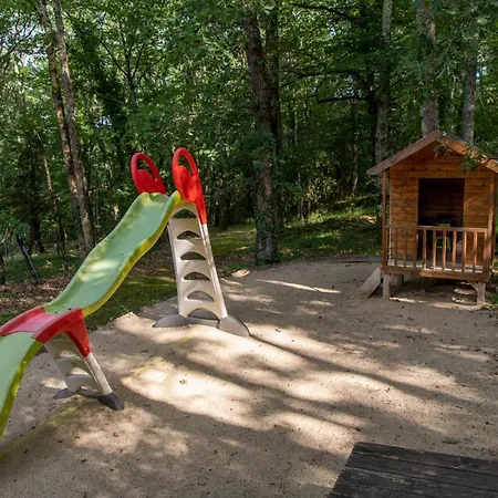 Linol Avec Piscine Prázdninový dům